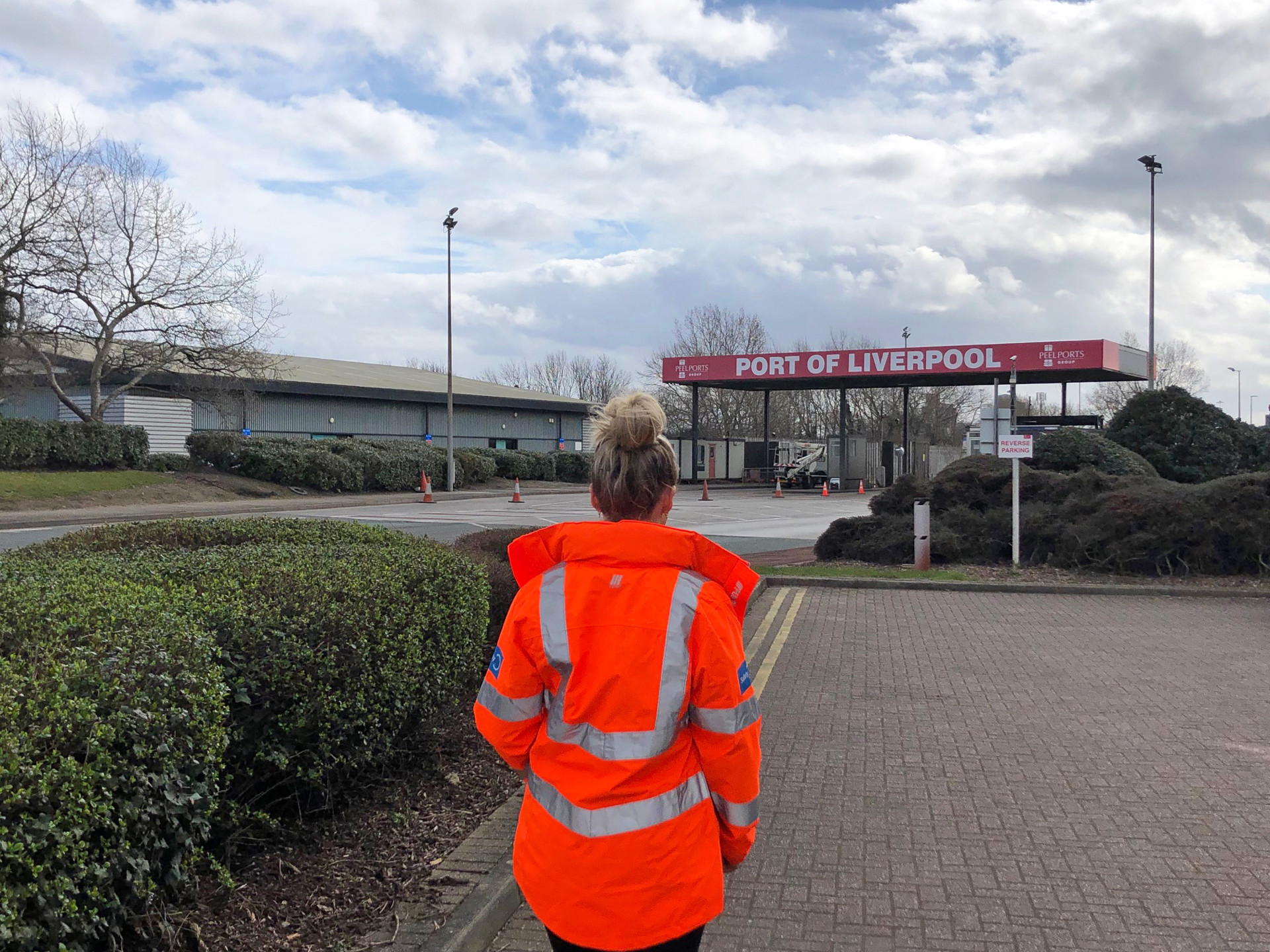 Background image - Female PPE